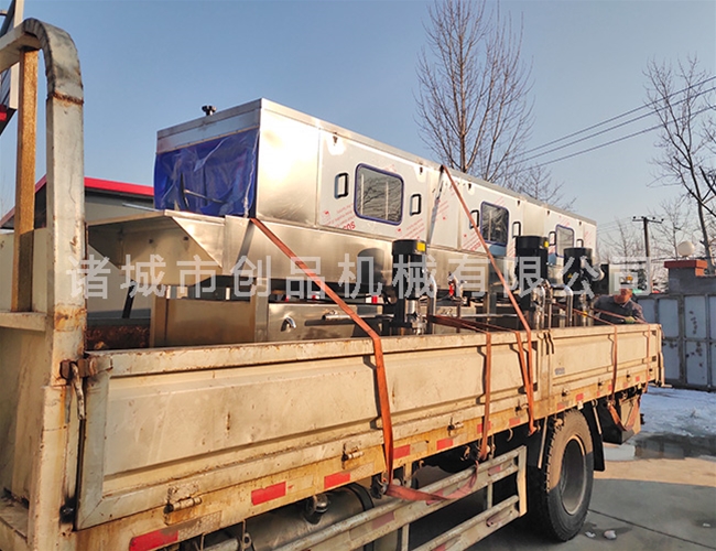 洗箱機(jī)裝車發(fā)貨現(xiàn)場(chǎng)
